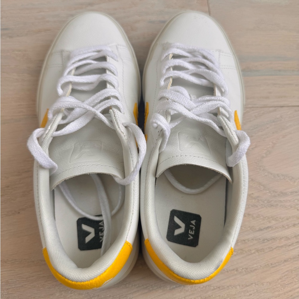 Veja Campo T2 Leather Casual Trainers, White Orange Size 7 - Picture 3 of 9